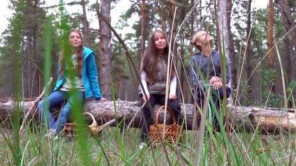 ОДНИ В ЛЕСУ!!!ВСТРЕТИЛИ ЗЛОГО ЛЕСНИКА!!!