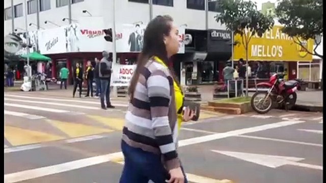 Ação é realizada no centro de Cascavel para conscientizar sobre adoção