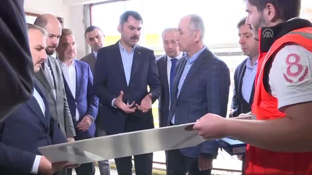 Çevre ve Şehircilik Bakanı Kurum, kentsel dönüşüm alanını inceledi