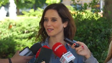 Díaz Ayuso intentará ir "ya por dignidad" al gimnasio, donde cree que le van a "hacer la ola"