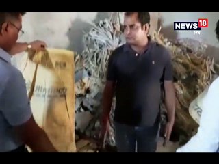 पुलिस छापेमारी में बरामद हुए नामी कंपनियों के बोरों में नकली सीमेंट