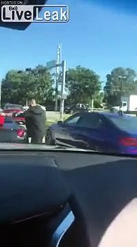 Il tombe en panne d'essence.. en Ferrari !