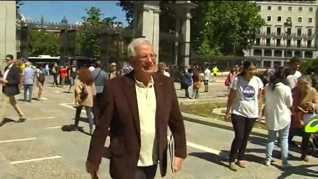 Borrel pasa el día de reflexión en El Retiro