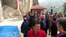 3,5 yılı aşkın süredir süren restorasyonun ardından Sümela Manastırı'nın ziyaret açılması ile ilgili tören düzenleniyor