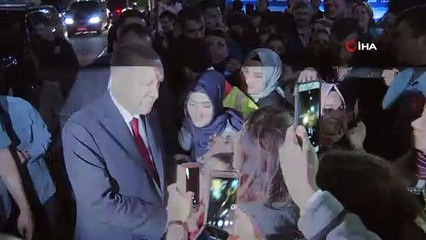 Cumhurbaşkanı Erdoğan Yenikapı İftarı sonrası vatandaşlarla sohbet etti