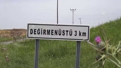 Öğrencileri için cep telefonu ve uçurtma ile drone yaptı