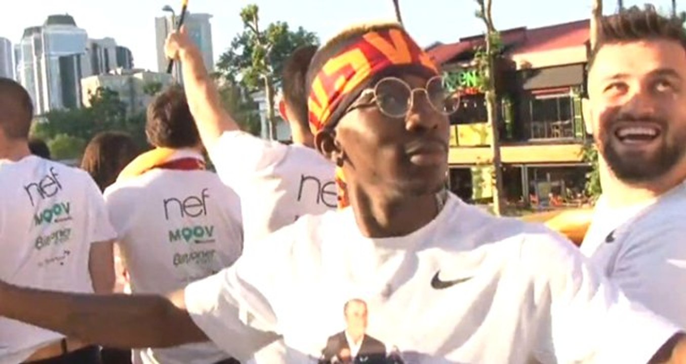 Henry Onyekuru, İbrahim Tatlıses'in "Leylim Ley" Şarkısıyla Coştu!