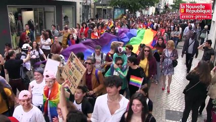 VIDEO. Marche des fiertés : un arc-en-ciel géant dans les rues de Poitiers