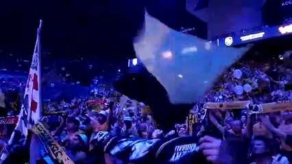 Les Chambériens en fusion à l'entrée des joueurs sur le parquet.