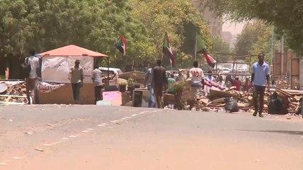 قوى التغيير تدعو لإضراب والمهنيون يحذرون من فصل المشاركين