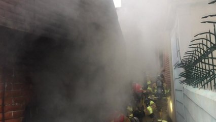 부산 초량동 단독주택에서 불...30분 만에 진화 / YTN