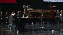 Dünyaca ünlü piyanist Fazıl Say Bursa’da öğrencilerle sahne aldı
