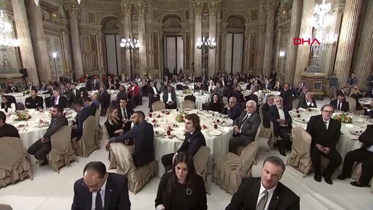 CUMHURBAŞKANI ERDOĞAN, SANATÇI VE SPORCULARLA İFTAR PROGRAMINDA BULUŞTU