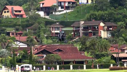 Neymar se apresenta à seleção