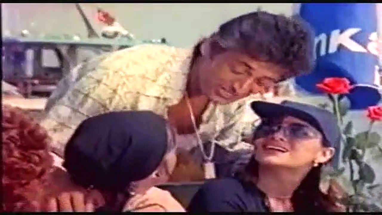 Xotin suzish kiyimidagi shaxsiy fotosuratda