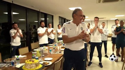 Seleção BRASILEIRA deseja feliz aniversário a TITE
