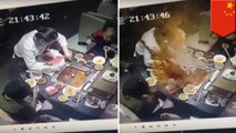 Hot Pot meledak di wajah pelayan ketika mengambil korek api di dalam sup - TomoNews