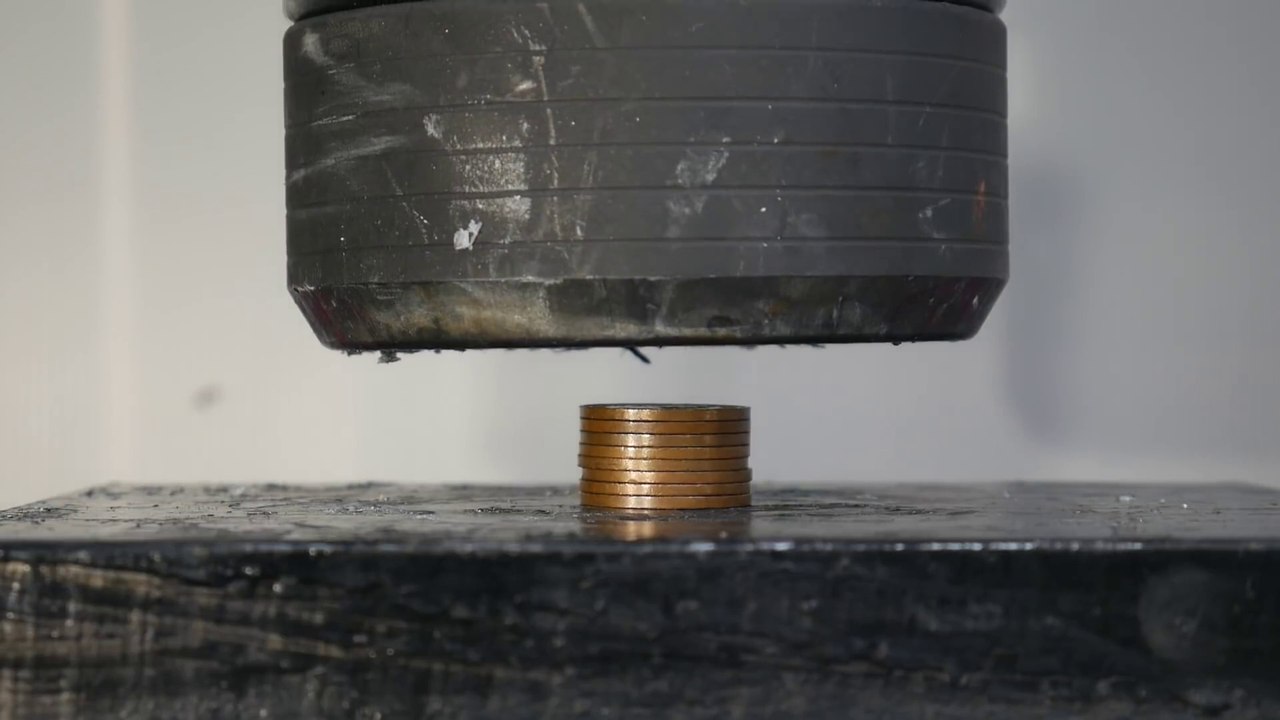 Crushing_Coins_with_Hydraulic_Press