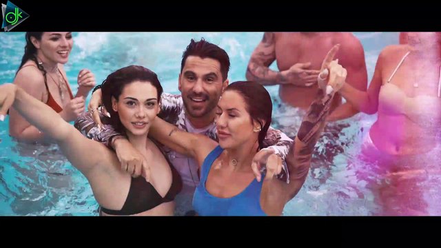 Θανάσης Βασιλάκος - Όταν Ερωτεύομαι (Official Music Video)