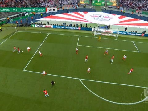 لقطة: كرة قدم: ثنائية ليفاندوفسكي تقود البايرن الى معانقة لقب كأس ألمانيا
