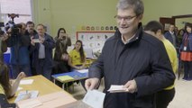 Aburto, candidato del PNV a la alcaldía de Bilbao, ejerce su derecho al voto