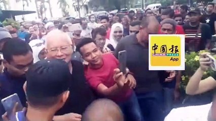 ◤Bossku到槟趴趴走◢：民众高呼：“Malu apa Bossku”