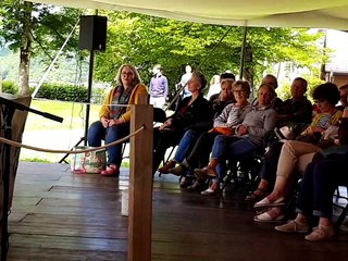 Charlelie Couture chante à la Fête du livre