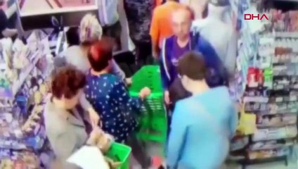 Markette çocuğun boynunu kırmaya çalıştı