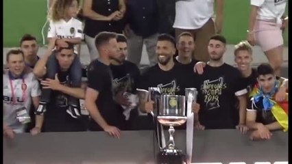 El Valencia conquista en Sevilla una Copa del Rey inolvidable