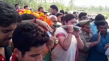 Smriti Irani carries mortal remains of aide who was killed