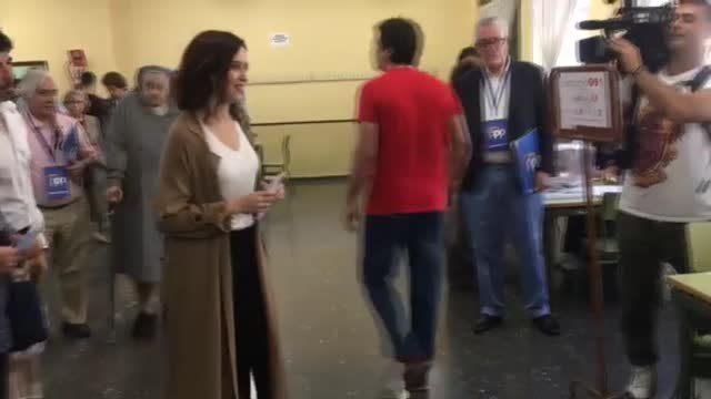 Díaz Ayuso acude a votar en sus primeras elecciones como candidata