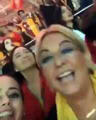 demet akbağ'ın yüzü ilk kez güldü