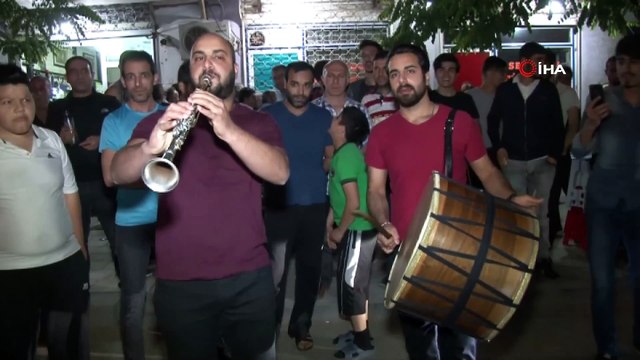 Elazığ’da davullu klarnetli sahur halayı