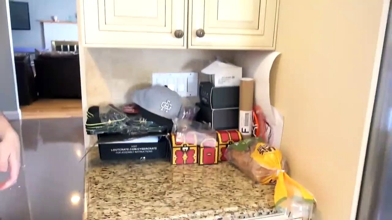COCKROACH SCARE PRANK!!