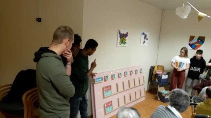 5 élèves ont fabriqué du mobilier pour une maison de repos