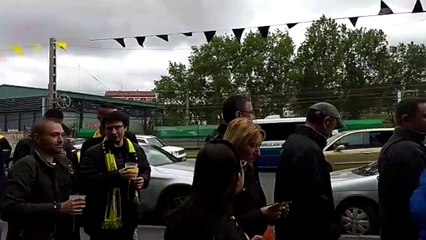 Colas para el Barakaldo-Hércules, partido de ida de la fase de ascenso a segunda división en Lasesarre