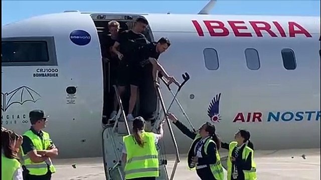 Llegada al Aeropuerto de Manises del Valencia CF con la Copa del Rey