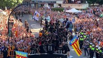 El Valencia CF llega a Mestalla y se desata la locura