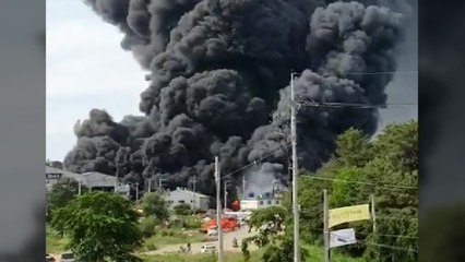 김해 공장 대형 화재, 7시간 만에 완진 / YTN