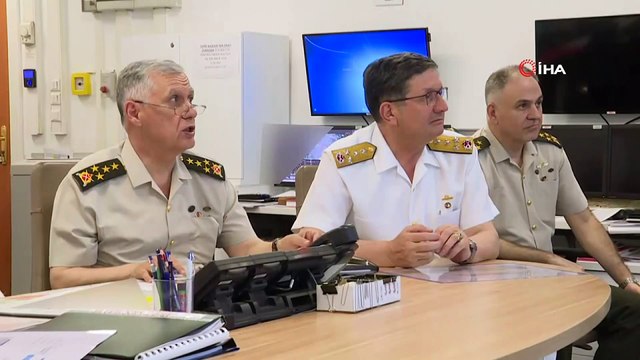 Bakan Akar ve TSK Komuta Kademesi Hakurk’ta Başlatılan Operasyonu Silahlı Kuvvetler Komuta ve Harekat Merkezinden Sevk ve İdare etti.