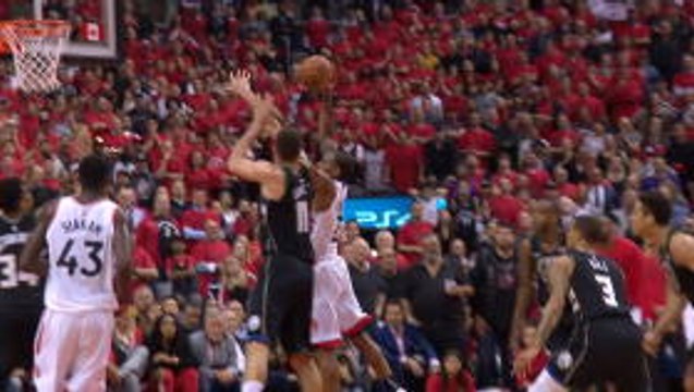 Giannis puts huge block on Kawhi