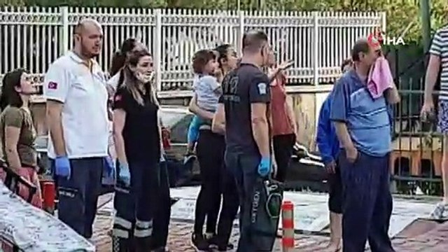 Yaşlı çift, alevlerin arasından son anda kurtarıldı