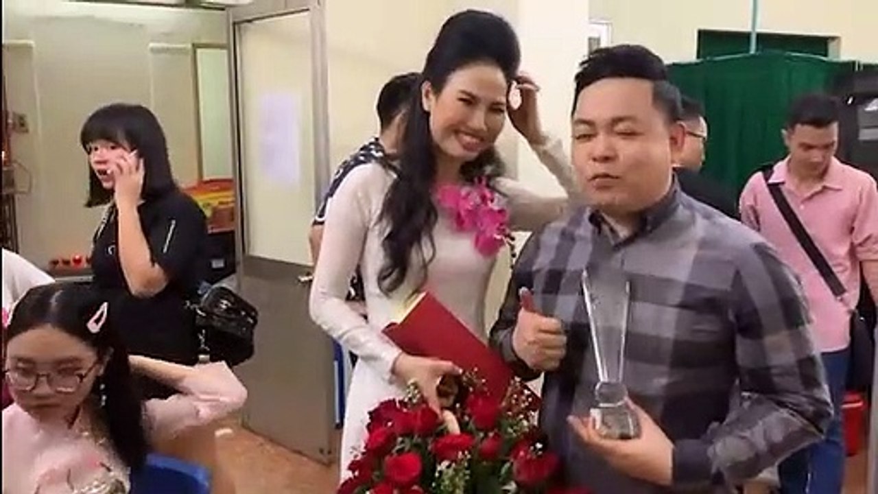 Suốt 9 năm qua, Thùy Trang Bolero chưa một lần vắng mặt ở show Hát trên quê hương của Quang Lê.