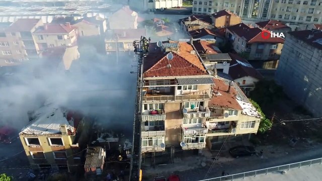 Fikirtepe'de bir binada yangın çıktı, olay yerinde yerine çok sayıda itfaiye ekipleri sev edildi, binada mahsur kalanlar var.