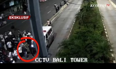 Detik-Detik Massa Terduga Perusuh Di Aksi 22 Mei Turun dari Ambulans Terekam CCTV