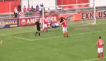 Quand un arbitre marque involontairement un but