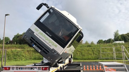 Le bus tonneau, bus pédagogique de sécurité routière, en action