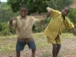 Une danse pour amuser le "muzungu"!