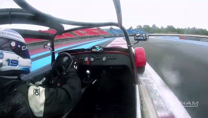 VÍDEO: Vuelta onboard con un Caterham Roadsport en Paul Ricard, ¡cómo se mueve!