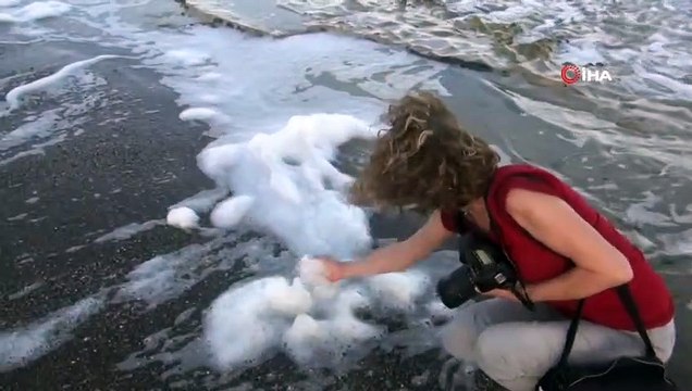 Mersin’de Deniz Köpürdü... Eşsiz Doğa Olayı Görsel Şölen Oluşturdu